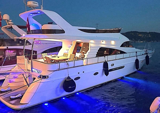 Yacht Tours & Charter