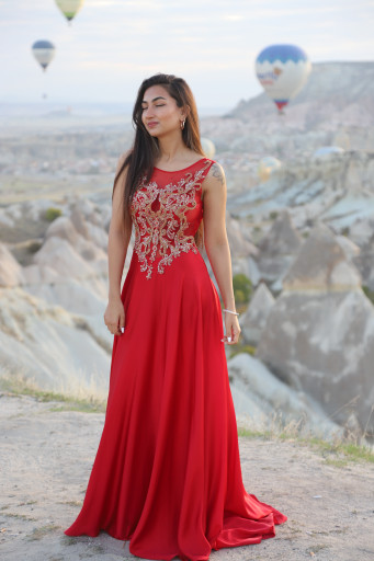 Kapadokya Kırmızı Taşlı Elbise Kiralama