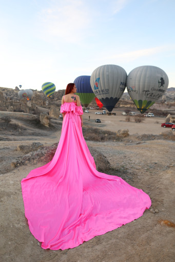 Kapadokya Pembe Fırfırlı Elbise Kiralama