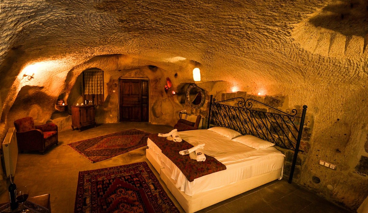 KAPALOS CAVE HOTEL